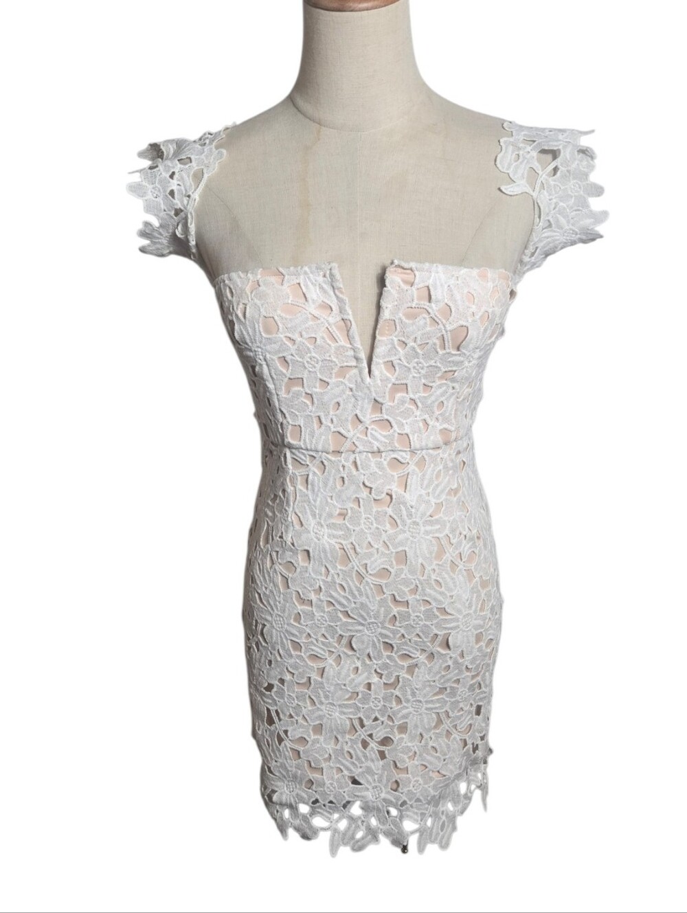 superdown White Floral Lace Cap-Sleeve Mini Short Dress